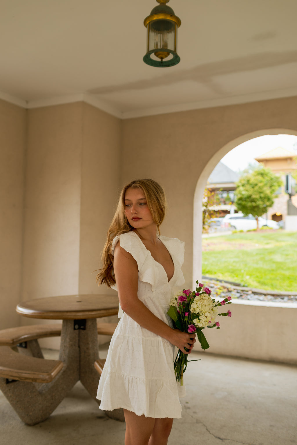 RUFFLE SLEEVE MINI DRESS: WHITE