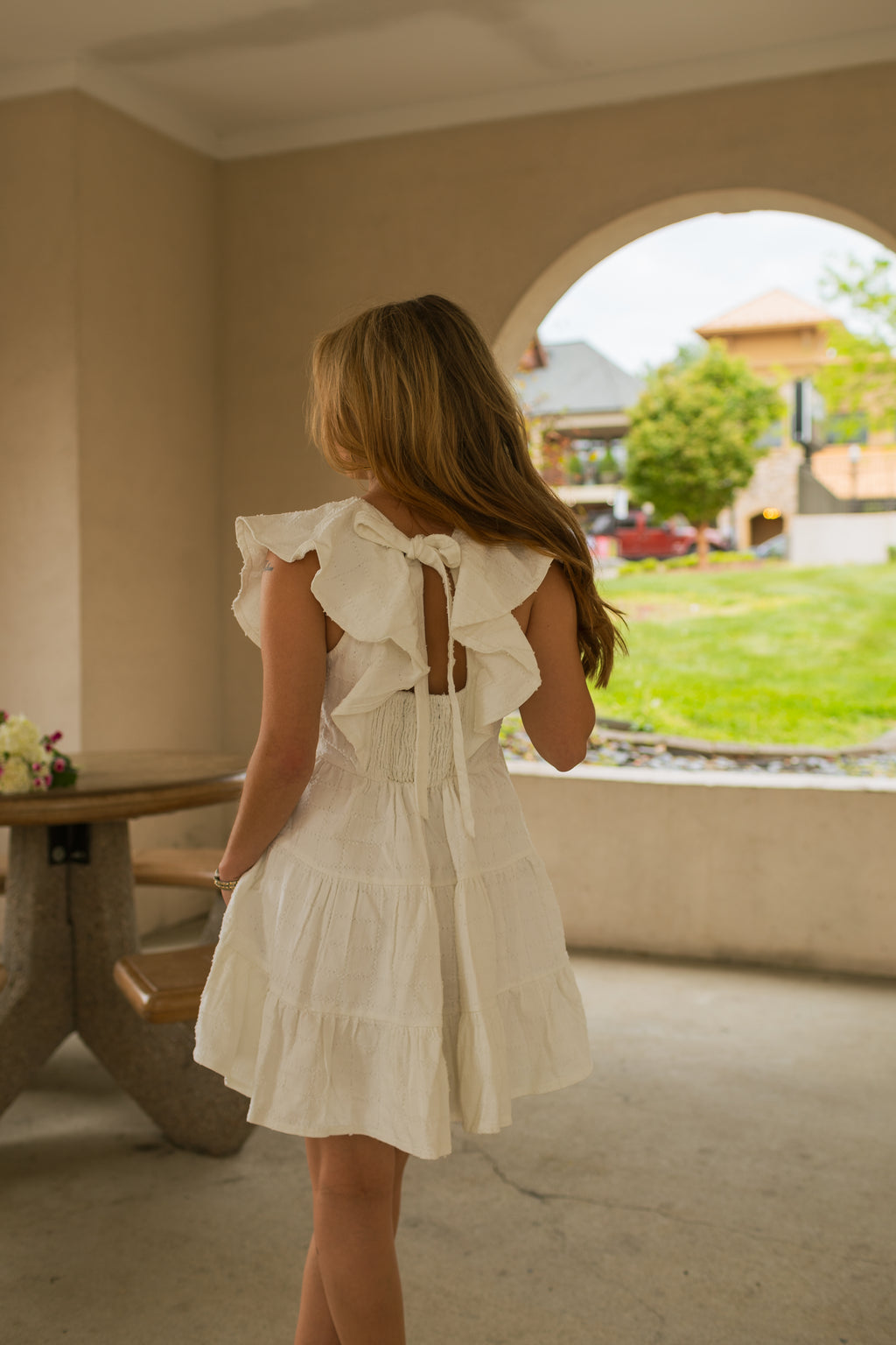 RUFFLE SLEEVE MINI DRESS: WHITE